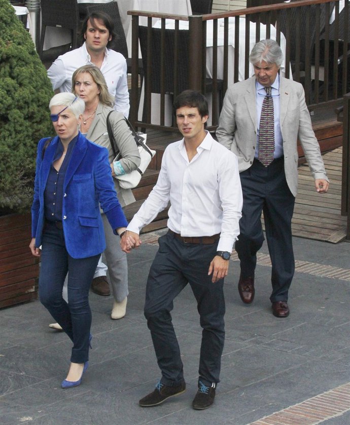 María de Villota con su novio y su familia