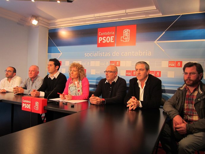 Díaz Tezanos acompañada por los alcaldes