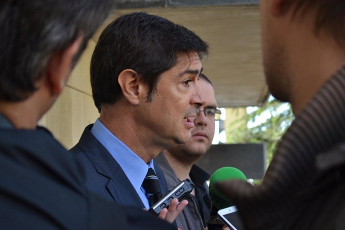El alcalde de Cuenca atiende a los medios
