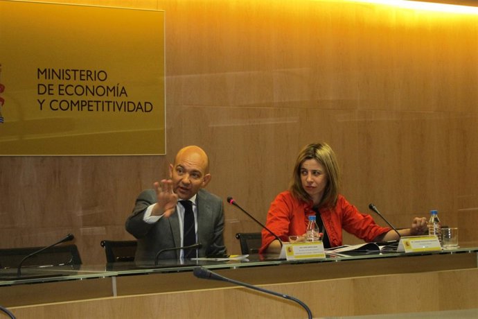 Jaime García-Legaz con la consejera delegada del ICEX