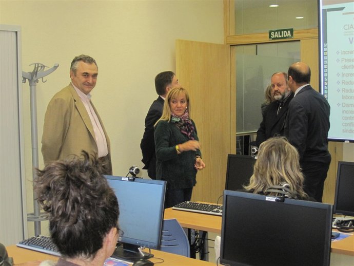 Isabel Carrasco en el nuevo CIAS de Pola de Gordón