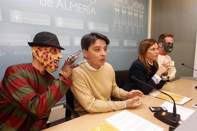 Presentación de actividades de 'Almería en negro'