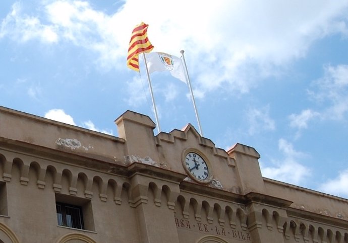Fachada del Ayuntamiento de Vilassar de Dalt sin la bandera española