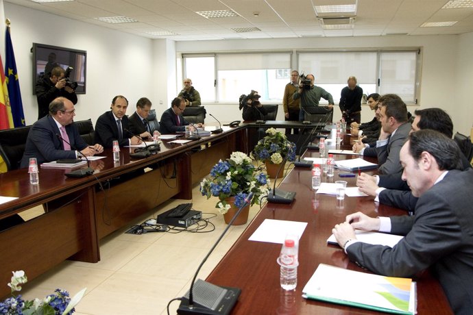 Foto archivo. Reunión celebrada entre Gobierno regional y Asociación Eólica