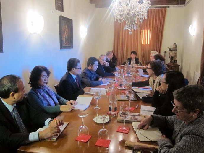 Varios directivos de los Institutos Confucios de España en la reunión de hoy