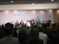 (AMP.Feijóo brinda a Manuel Fraga su victoria y proclama que "sin Rajoy no sería posible"