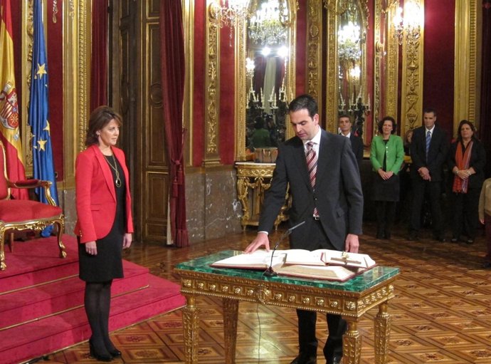 Iñigo Alli toma posesión como consejero de Políticas Sociales.