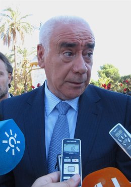 Luciano Alonso, ante los medios. 