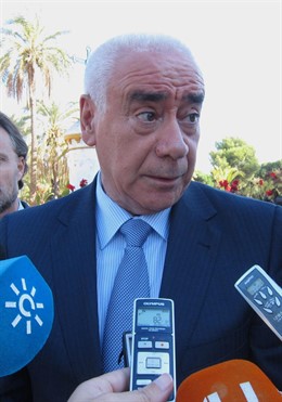 Luciano Alonso, ante los medios. 