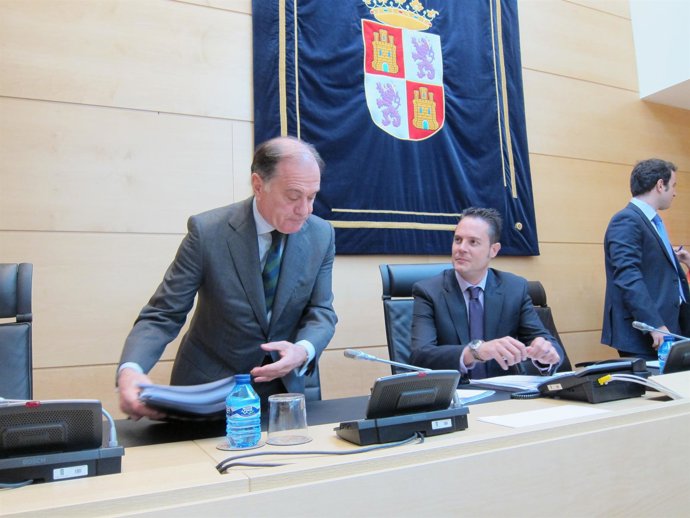 Villanueva comparece en las Cortes para explicar el Presupuesto