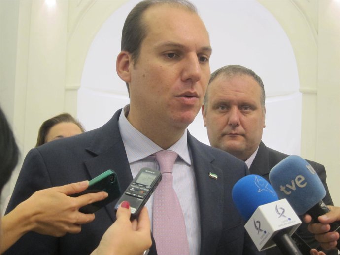 Luis alfinso Hernández Carrón