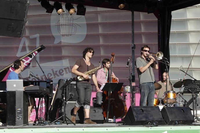 Grupo local de jazz actuando en el Heineken Jazzaldia.