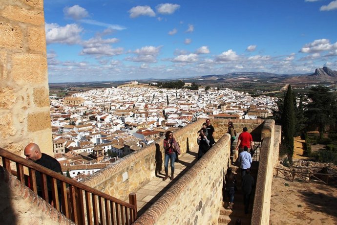 Los participantes, en un momento de la visita a Antequera