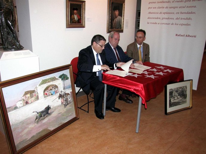 Firma convenio en el Museo Taurino