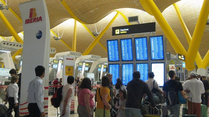 Pasajeros en Barajas T4