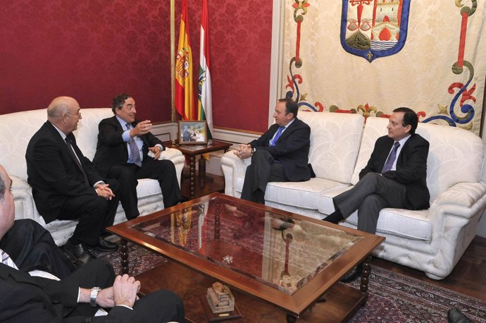 El presidente de La Rioja, Pedro Sanz, y de la CEOE, Juan Rosell