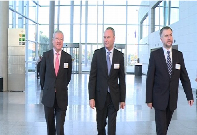 Valcárcel, Fabra Y Wozniak Pasean Por El Palacio De Congresos De Valencia.