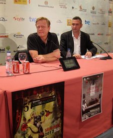 Peter Brosens, a la izquierda, en la rueda de prensa de Seminci