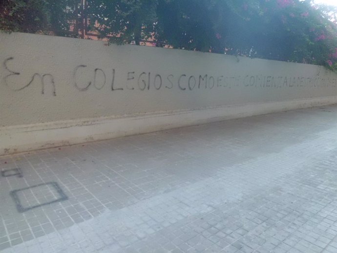 Pintada En Un Colegio De Valencia