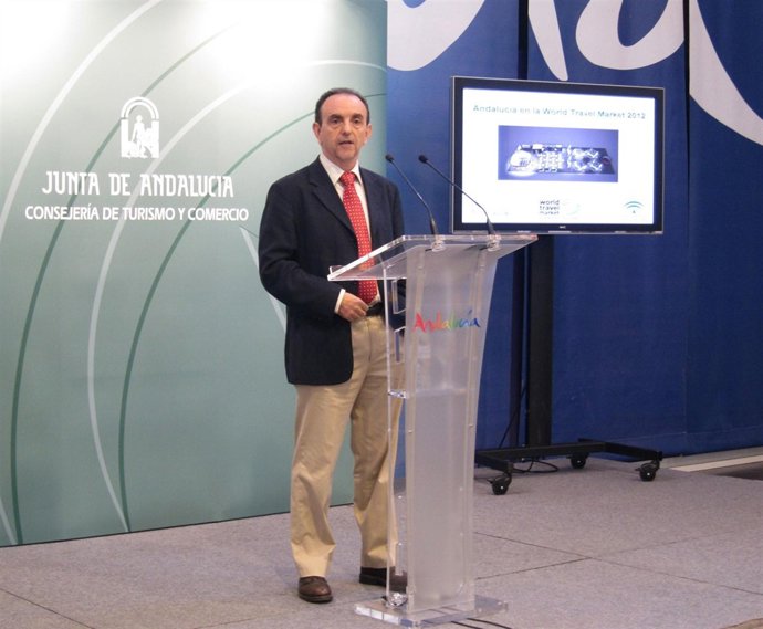 El consejero de Turismo y Comercio de la Junta, Rafael Rodríguez