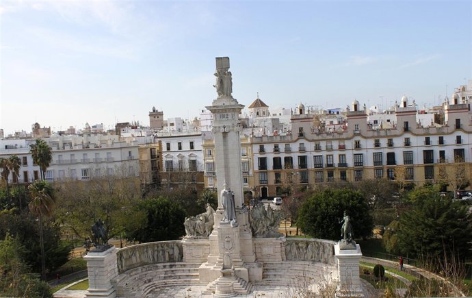 Monumento a la Constitución de 1812 en la plaza España de Cádiz