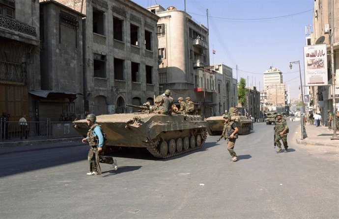 Tropas del gobierno sirio avanzan hacia las posiciones de los rebeldes