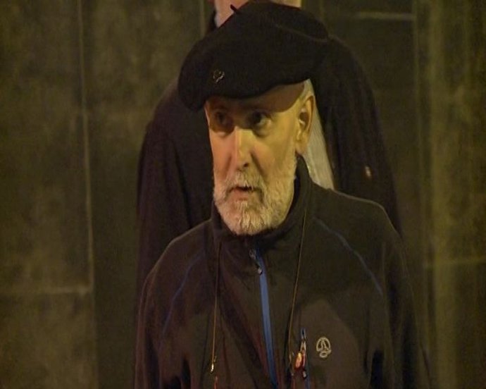 Proetarras homenajean a Bolinaga al llegar a su casa