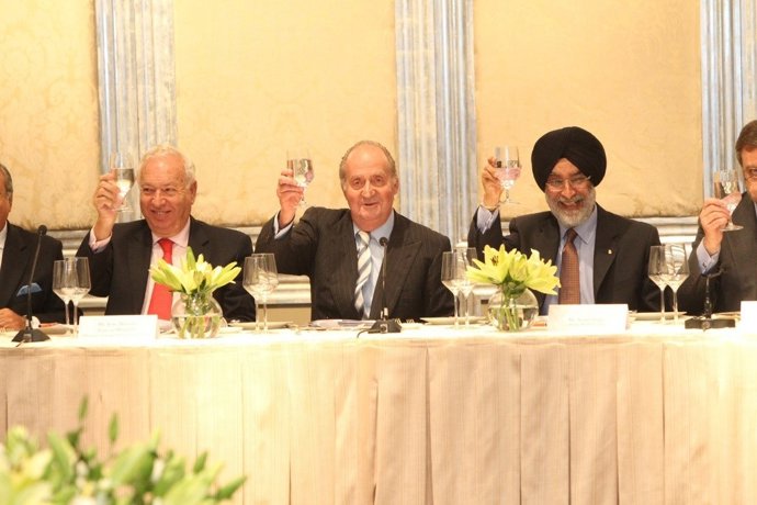 El Rey almuerza con empresarios indios y españoles