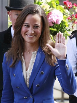 Pippa Middleton saludando