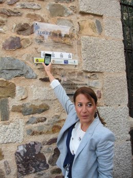 La Alcaldesa De Cáceres Inaugurando La Aplicación De Códigos Bidi