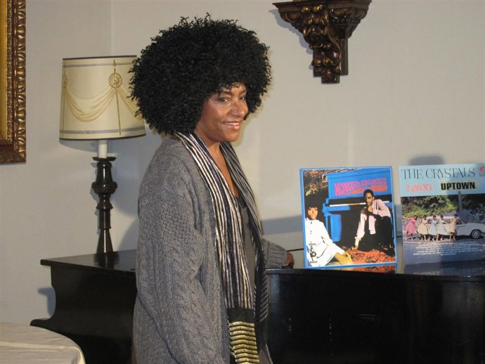 La cantante Lala Brooks en su encuentro con los medios en Santiago