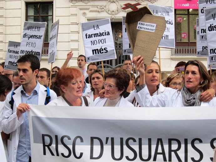 Protesta de farmacéuticos ante los impagos del Govern