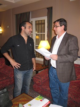 Centella conversa con Mariscal