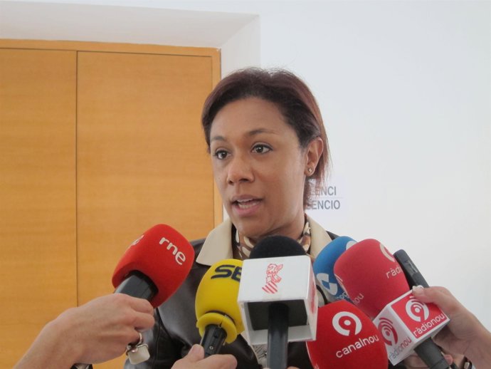 Johnson atendiendo a los periodistas