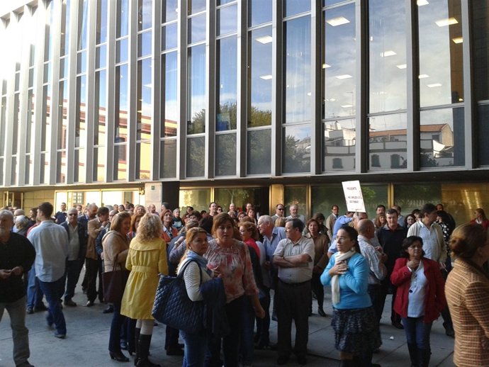 Concentración de los trabajadores de la Diputación.