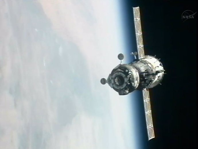 Soyuz acercándose a la ISS con nuevos tripulantes