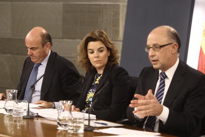 Guindos, Santamaría y Montoro tras el Consejo de Ministros