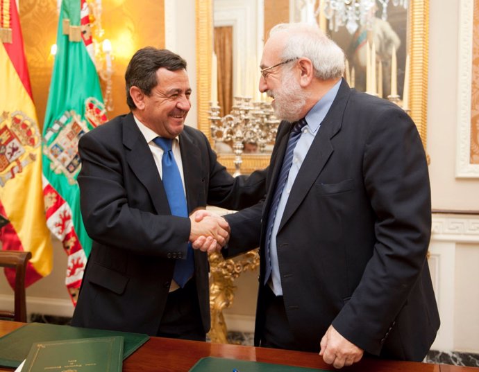 José Loaiza (PP) con Fernando Bayón, director de EOI 