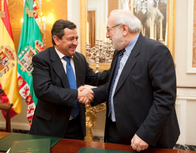 José Loaiza (PP) con Fernando Bayón, director de EOI 