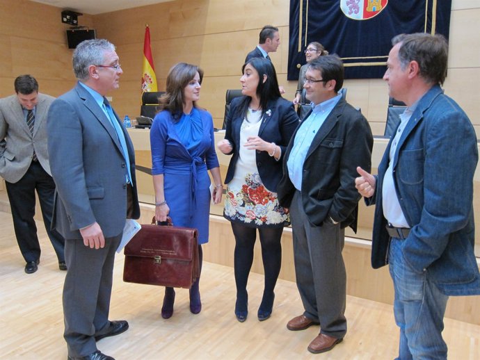 La consejera de Agricultura, antes de comparecer en la Comisiónd e Hacienda