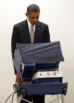 El presidente de Estados Unidos, Barack Obama, vota por adelantado en Chica