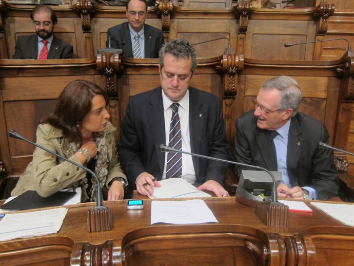 Los tenientes de alcalde S.Recasens y el alcalde X.Trias