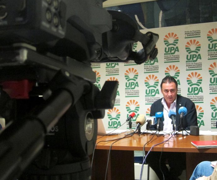 El secretario general de UPA-Andalucía, Agustín Rodríguez, en rueda de prensa.