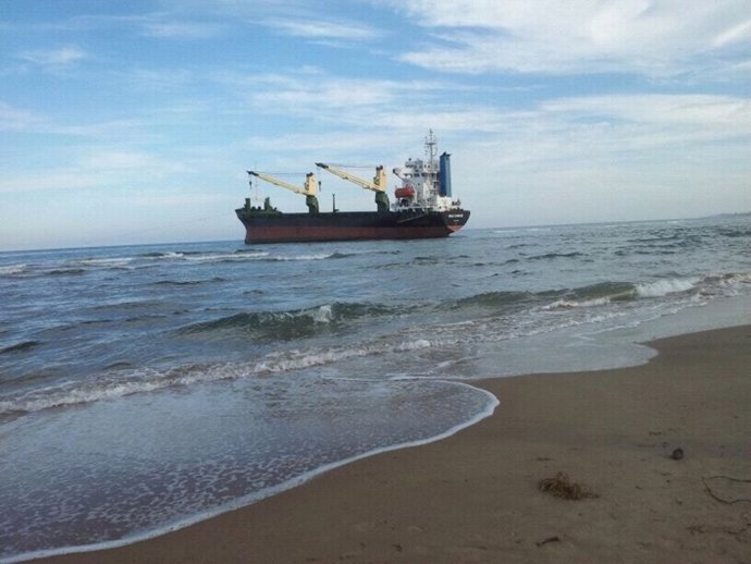 Buque 'BLSE Sunrise', Encallado Frente A La Playa De El Saler (Valencia).