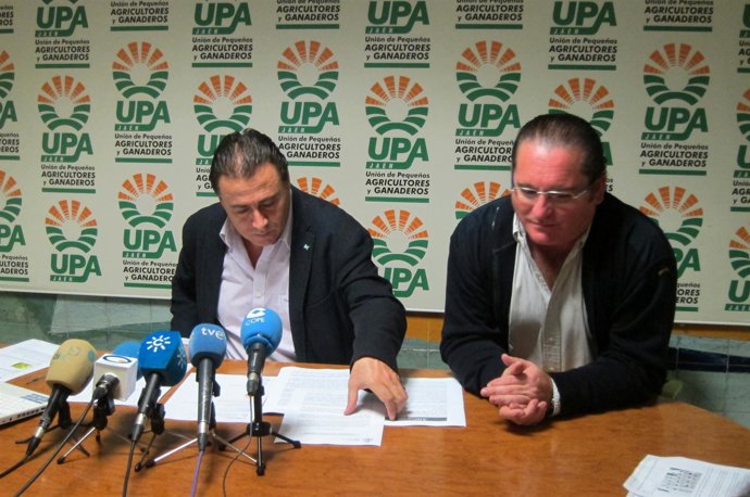 El secretario general de UPA-A, Agustín Rodríguez, junto a Luis Miguel Martínez.