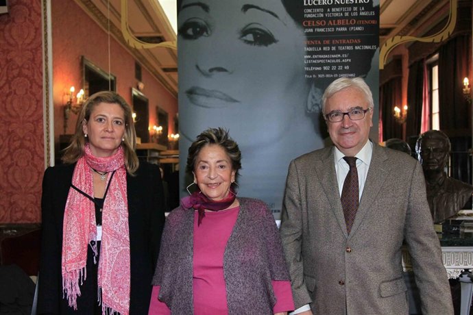 TERESA BERGANZA CON HELENA MORA Y JUAN ÁNGEL VELA DEL CAMPO