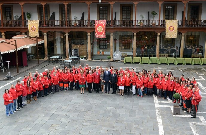 Miembros de Cruz Roja y Media Luna Roja