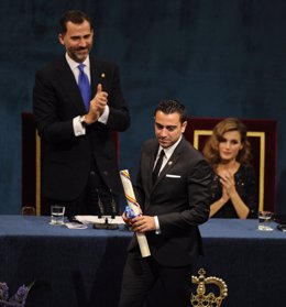 Xavi Hernández recibe el Príncipe de Asturias