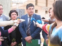 Valderas destaca que la Junta aboga por "reforzar la hacienda pública" y que "aporte más el que más tiene"