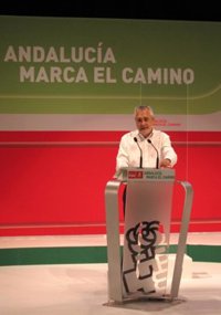 Griñán asegura que el objetivo de los presupuestos será "el ser humano y los que sufren la crisis más duramente"